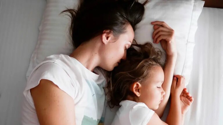 Bed-sharing does not lead to stronger infant-mother attachment or maternal bonding